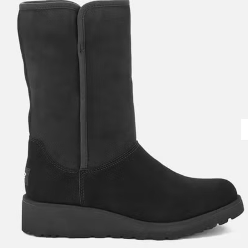 UGG Women's Amie Classic Slim Sheepskin Boots - Black